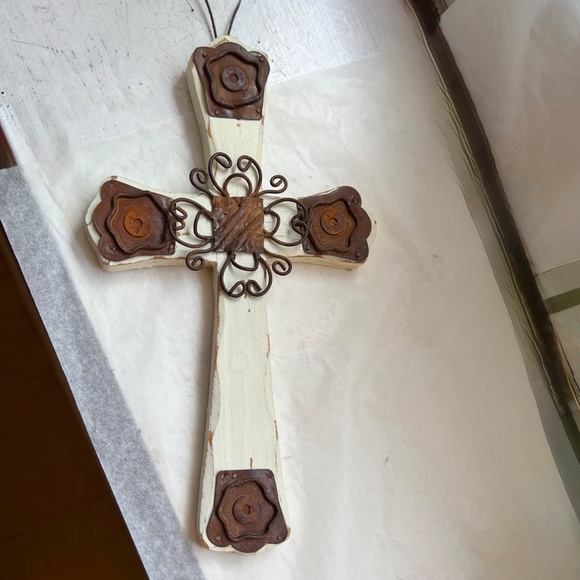 This House Believes Sign Gift Bundle Rustic
Cross Hope Planter & Cross Bookmark - Picture 9 of 14